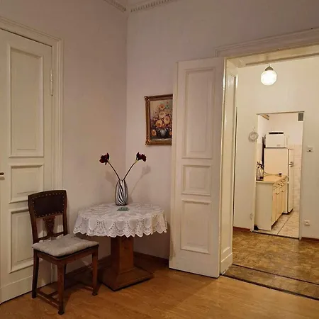 Apartamentkwiatowa 10 *